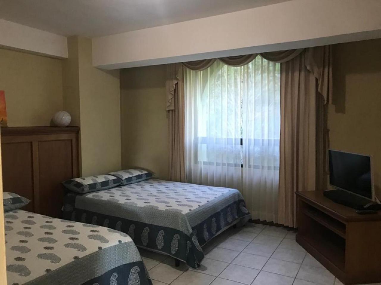 Apartamento Torres De Atitlan Panajachel Bagian luar foto